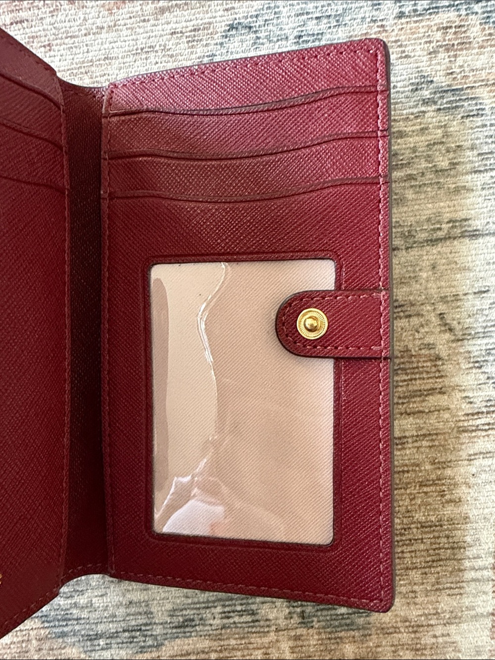 kate spade burgundy bow zip cardholder with gold hardware - Picture 5 of 8